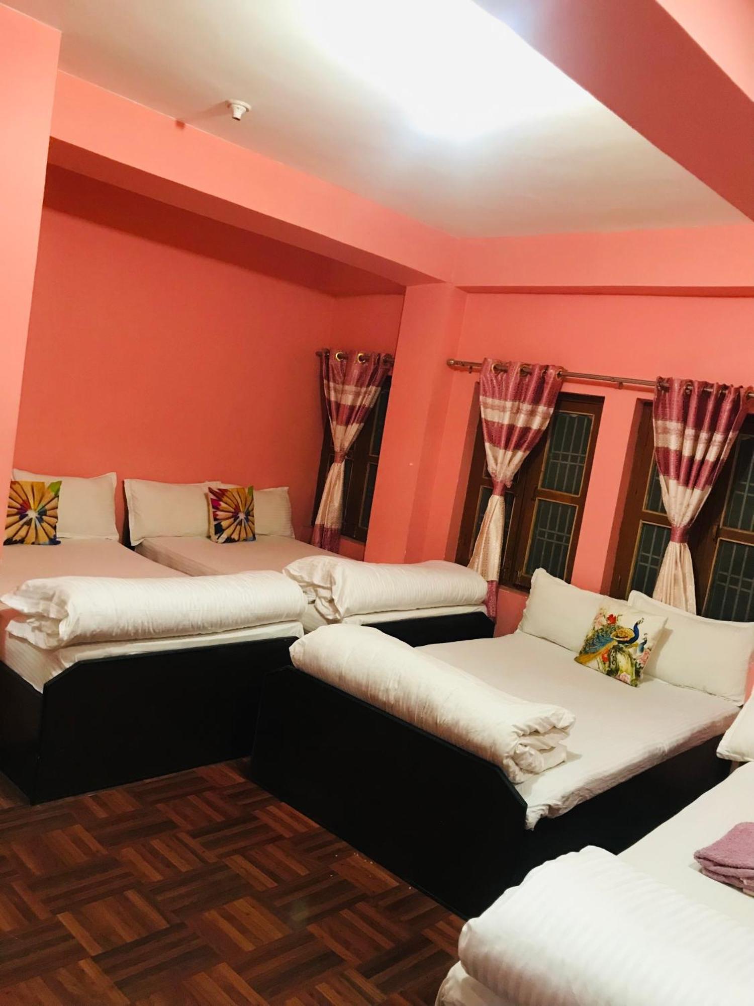 Shristi Hotel & Lodge バンディプール エクステリア 写真